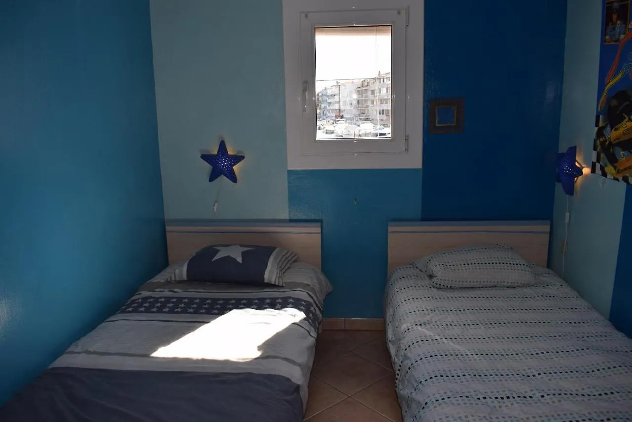 Holiday home 395-Casa Canal 4 Dormitorios Empuriabrava Spain