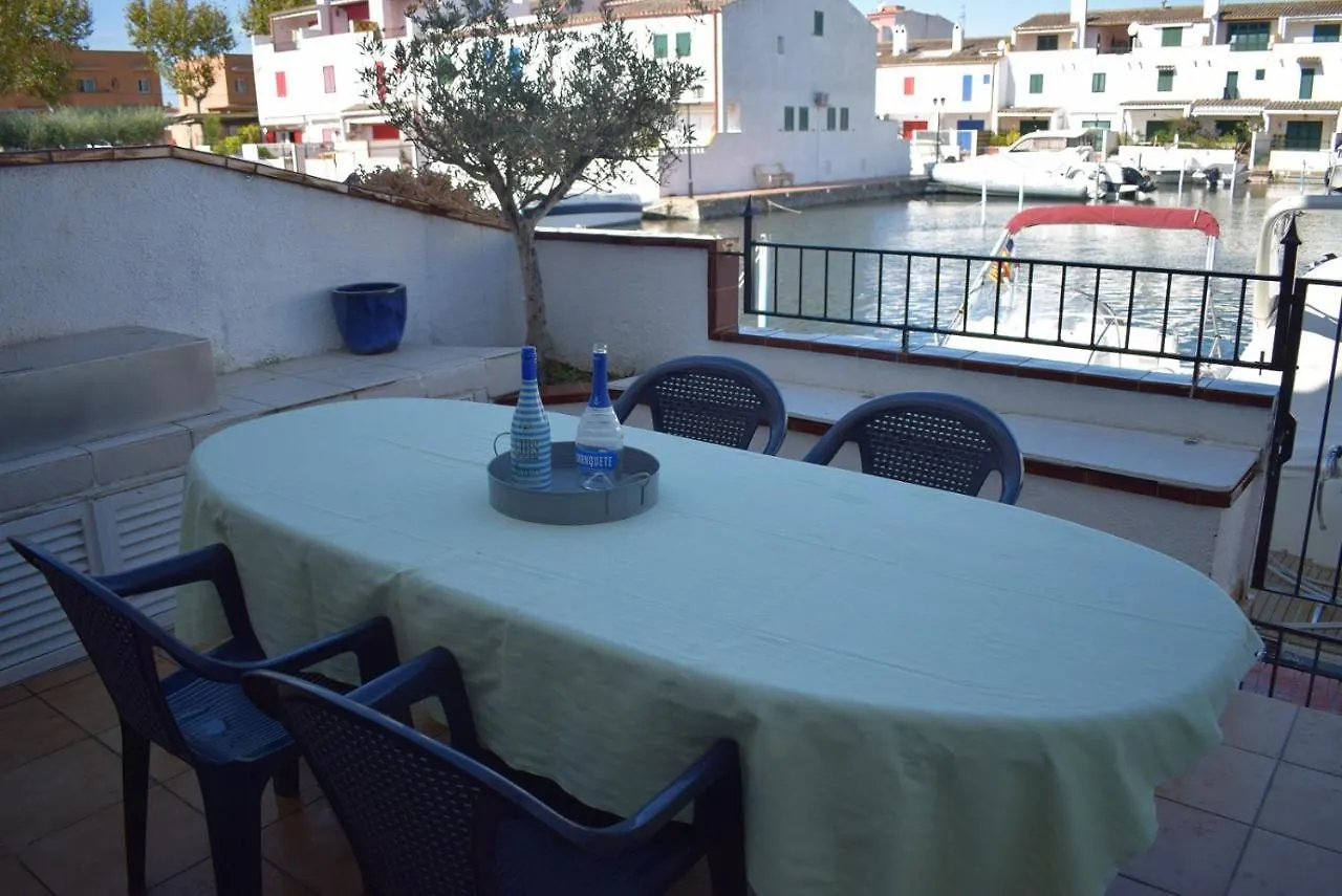 Holiday home 395-Casa Canal 4 Dormitorios Empuriabrava Spain